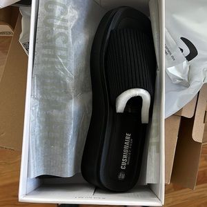 NWT cushion air platform sandal size 8.5